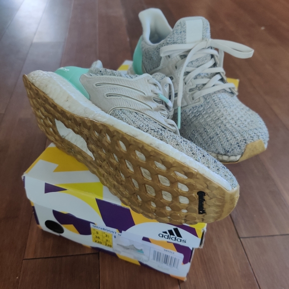 Adidas Ultra Boost US5 - Picture 6 of 6